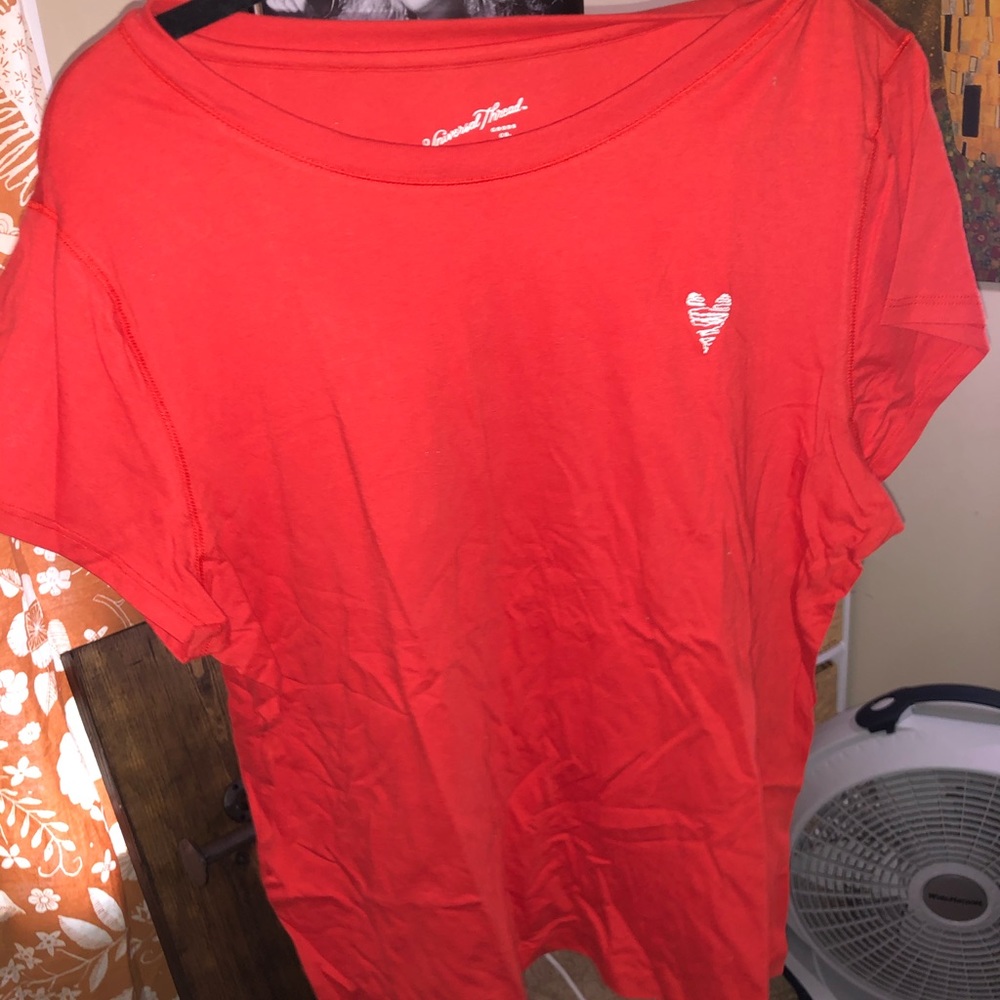 NWOT Universal Thread Tee